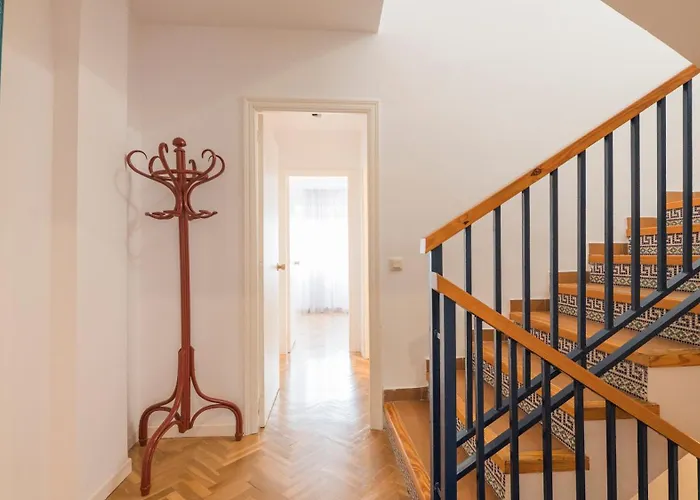 Casa Paseo Del Tajo Parking Incluido - Living Daire *