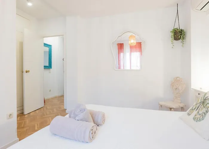 Casa Paseo Del Tajo Parking Incluido - Living Daire *