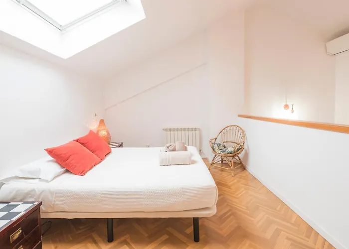 Casa Paseo Del Tajo Parking Incluido - Living Daire