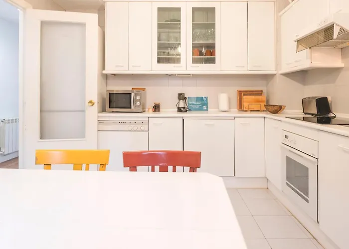 Casa Paseo Del Tajo Parking Incluido - Living Daire *